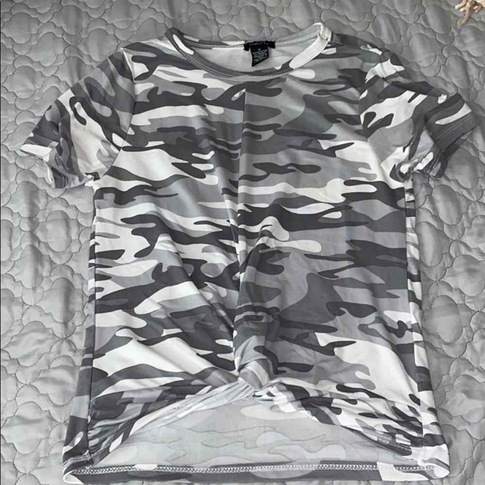 Cute cropped shirt